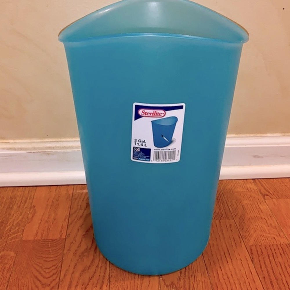 Sterilite Peacock Tint 3 Gal. Wastebasket EUC